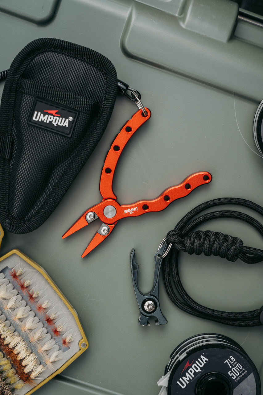 Umpqua River Run Trout Pliers and Nipper Combo With Sheath